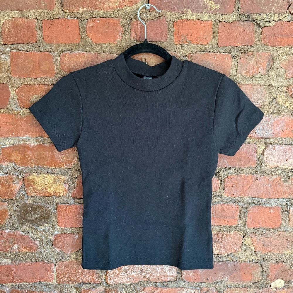 NEVER WORN Black Short Sleeve Crop Top